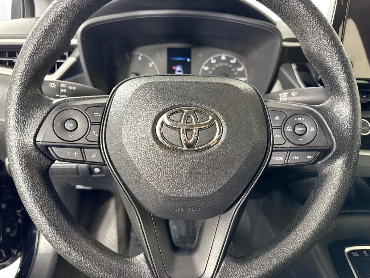 2025 Toyota Corolla Hybrid LE thumbnail 16