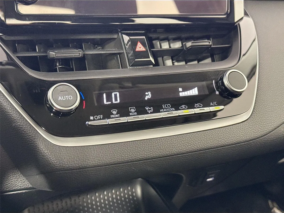 2025 Toyota Corolla Hybrid LE thumbnail 22