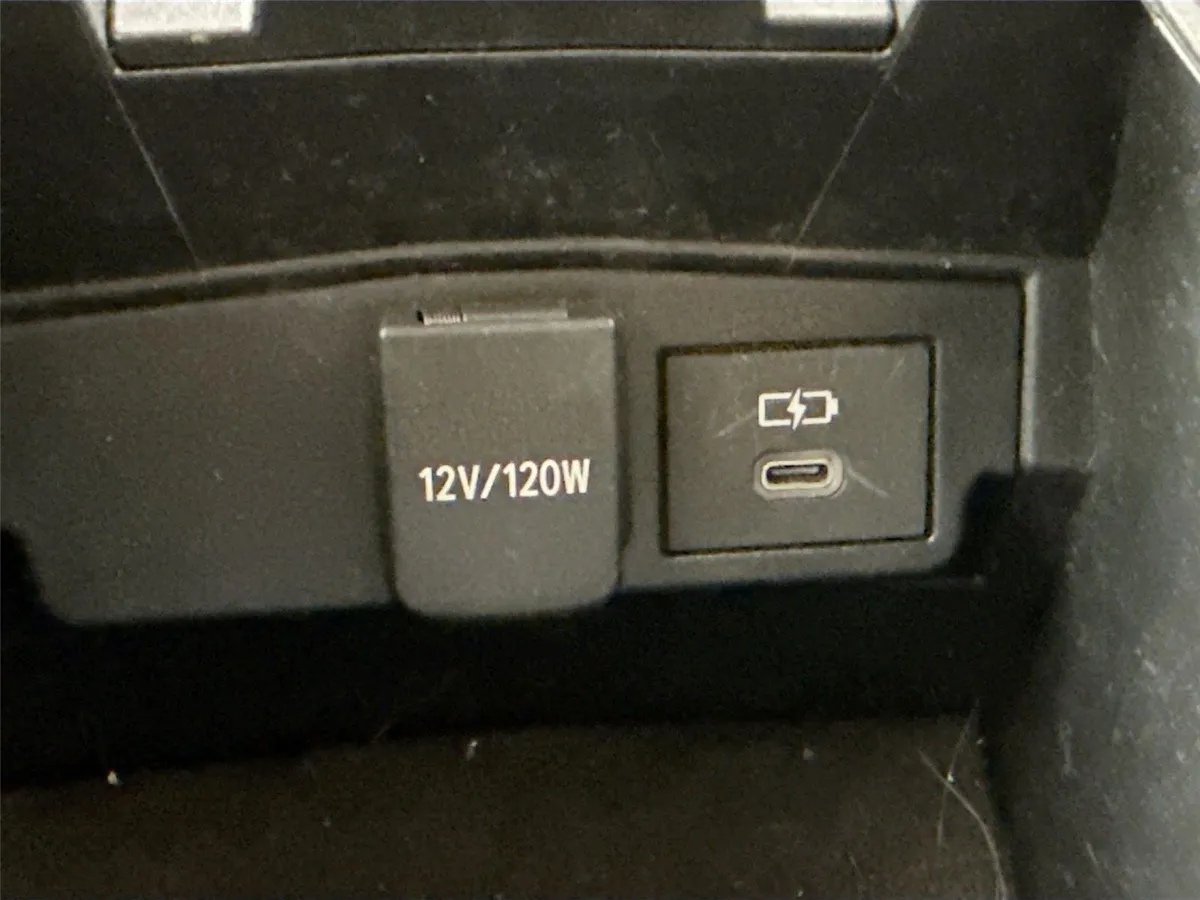 2025 Toyota Corolla Hybrid LE thumbnail 32