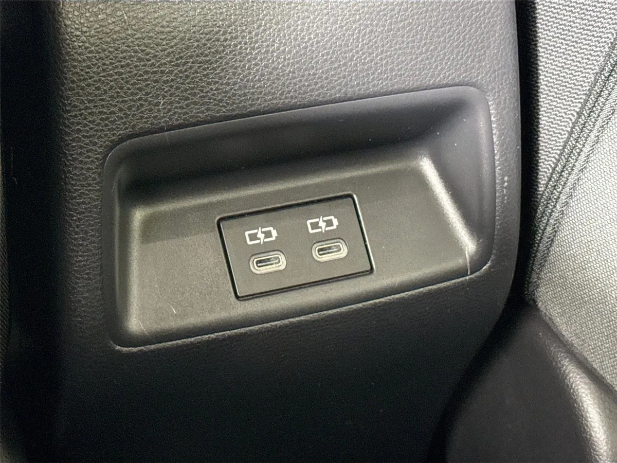 2025 Toyota Corolla Hybrid LE thumbnail 34