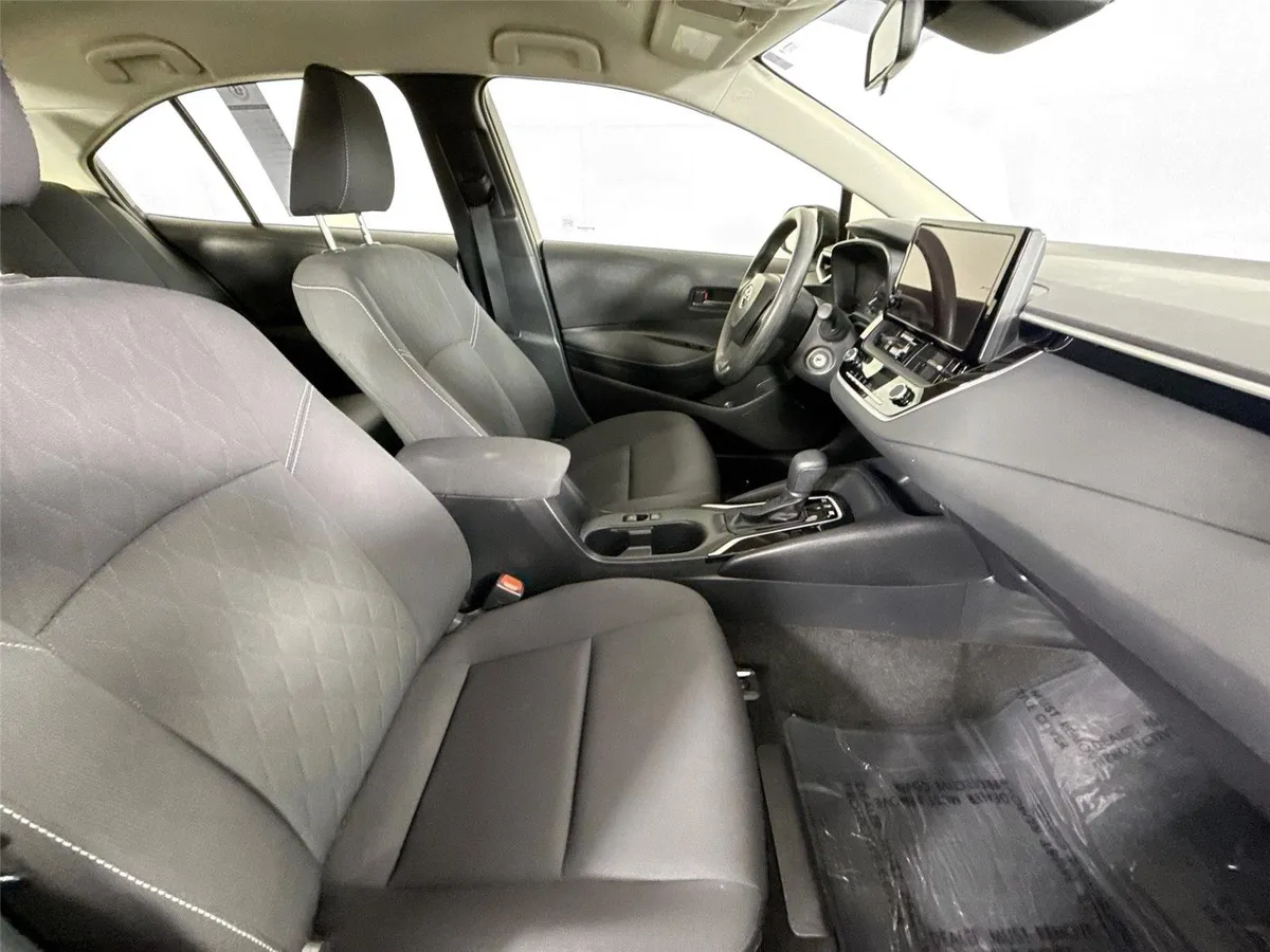 2025 Toyota Corolla Hybrid LE thumbnail 38