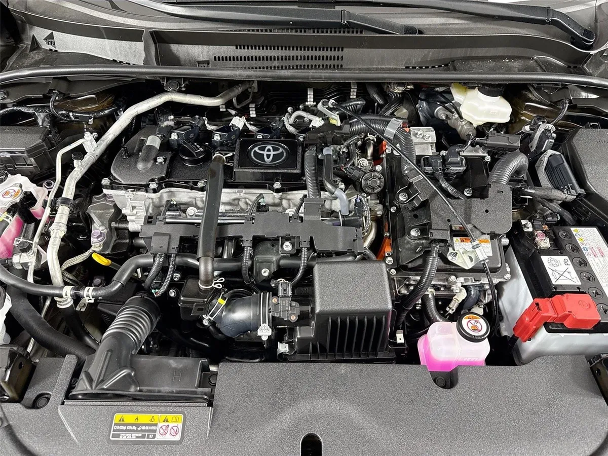 2025 Toyota Corolla Hybrid LE thumbnail 40