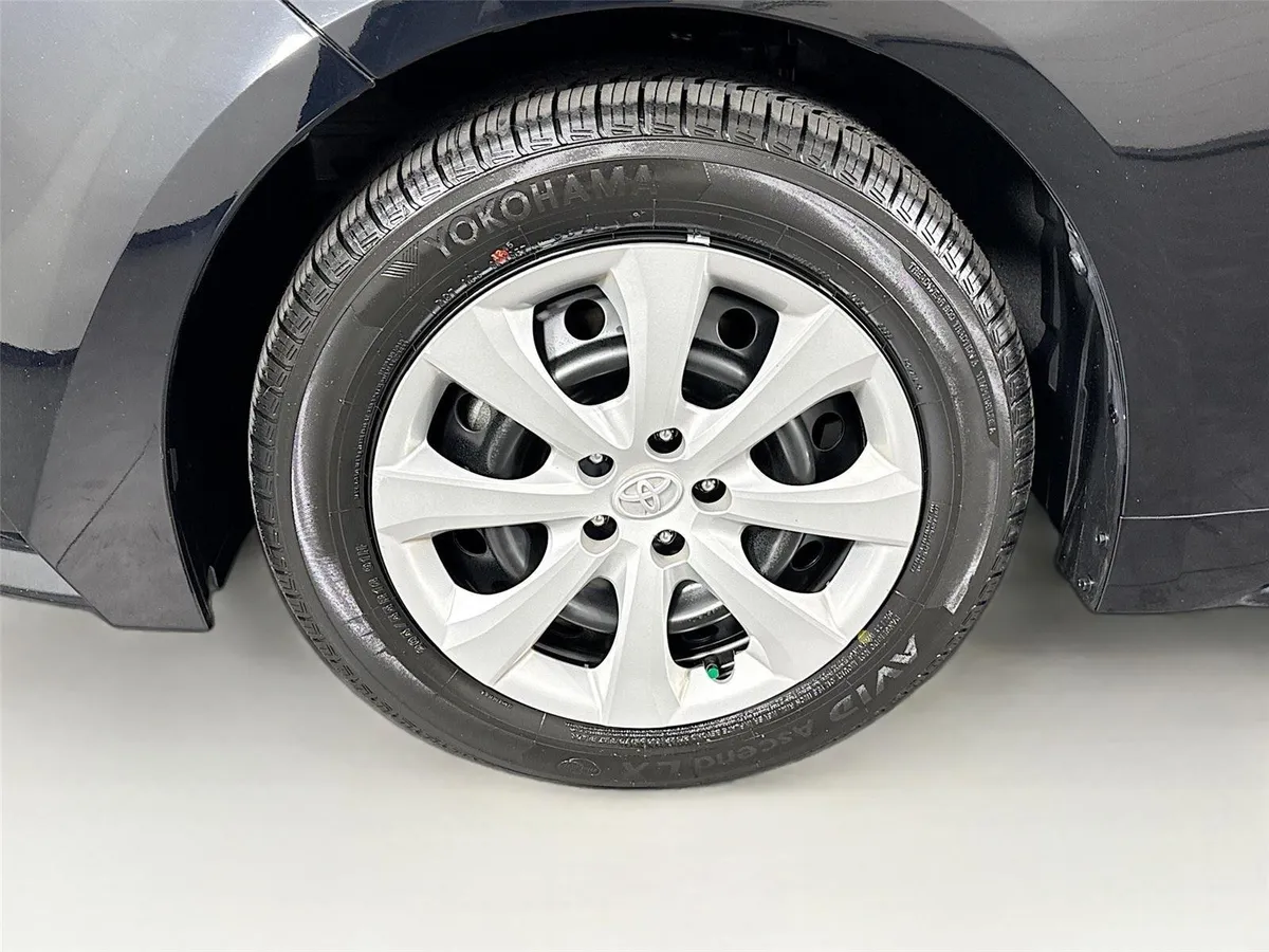 2025 Toyota Corolla Hybrid LE thumbnail 41