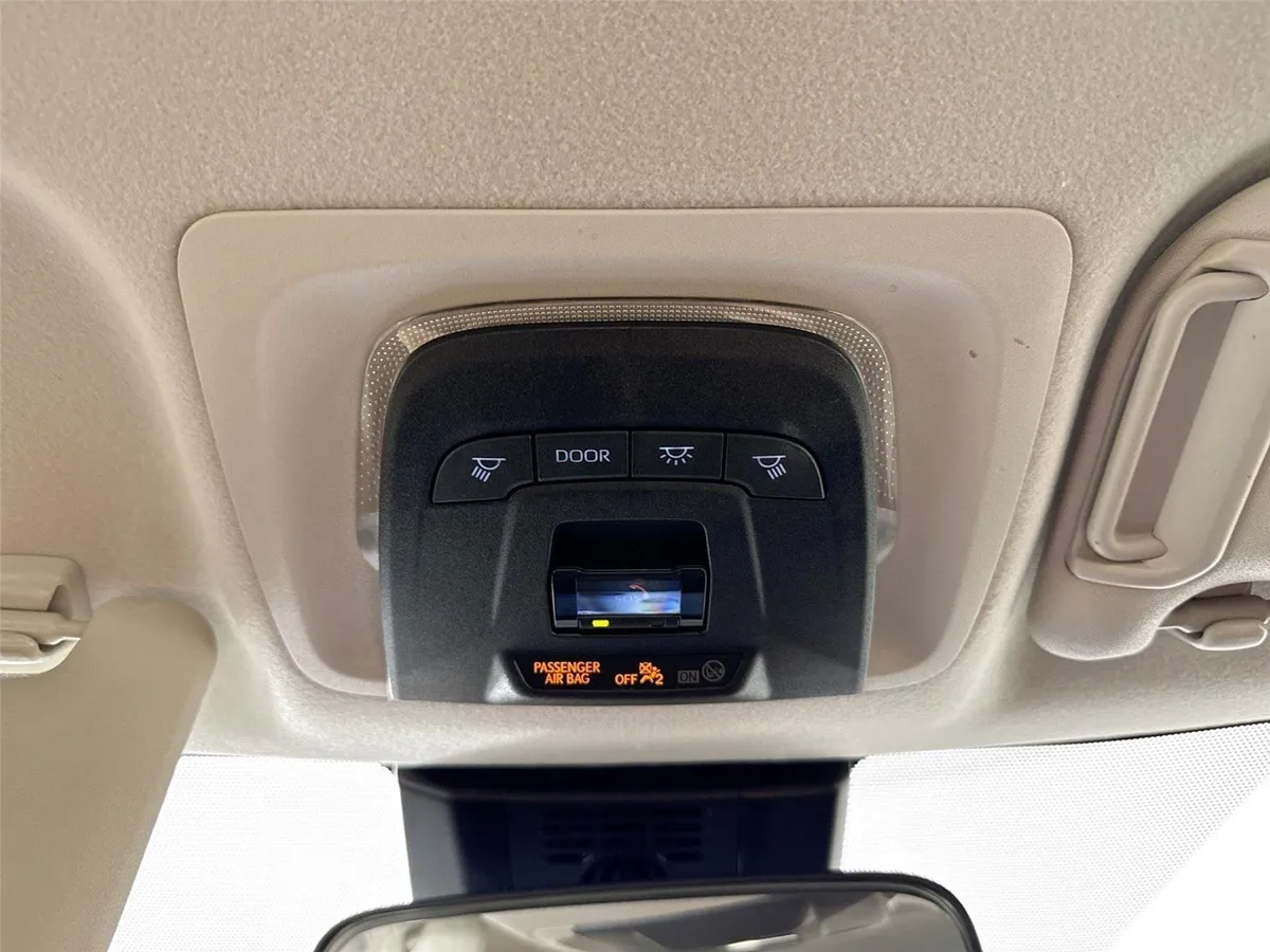 2025 Toyota Corolla Hybrid LE thumbnail 6