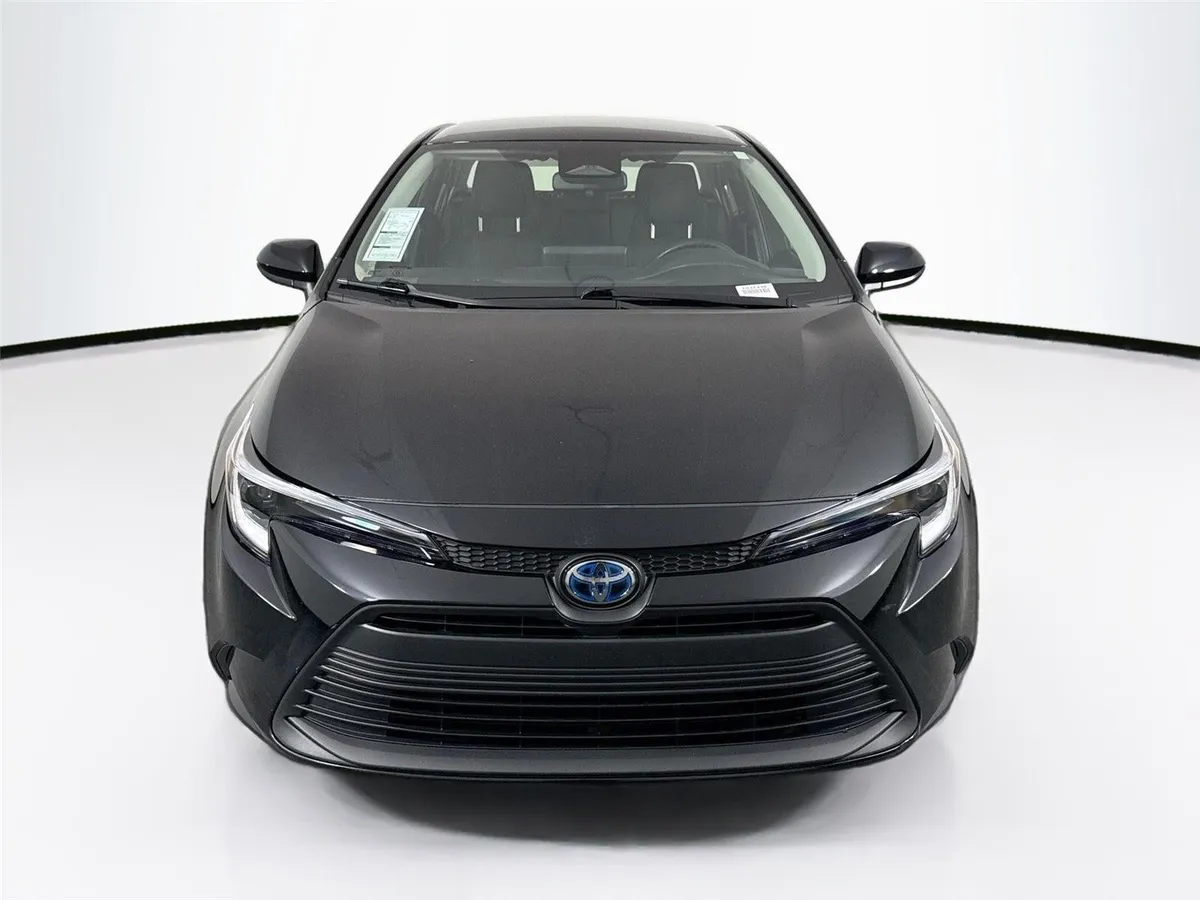 2025 Toyota Corolla Hybrid LE thumbnail 8