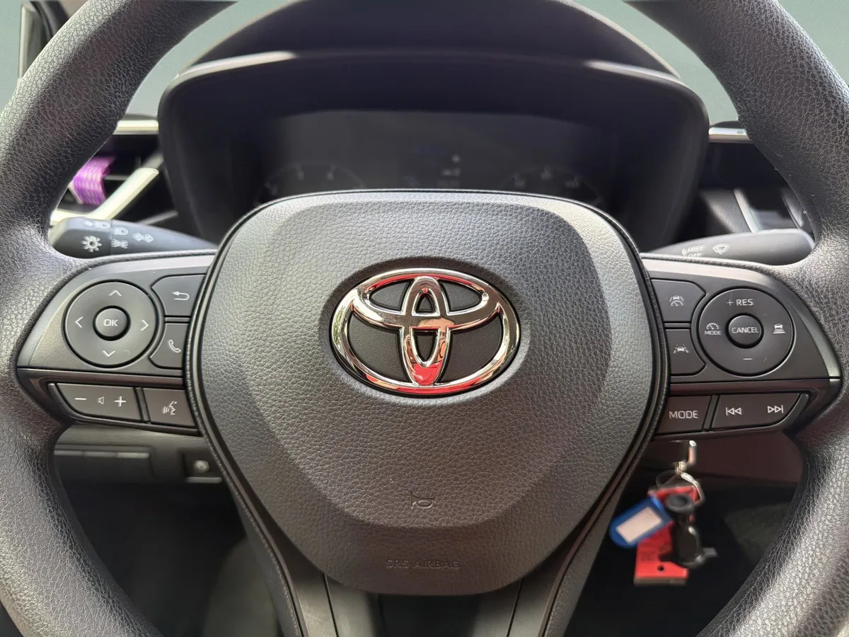 2025 Toyota Corolla Hybrid LE thumbnail 19