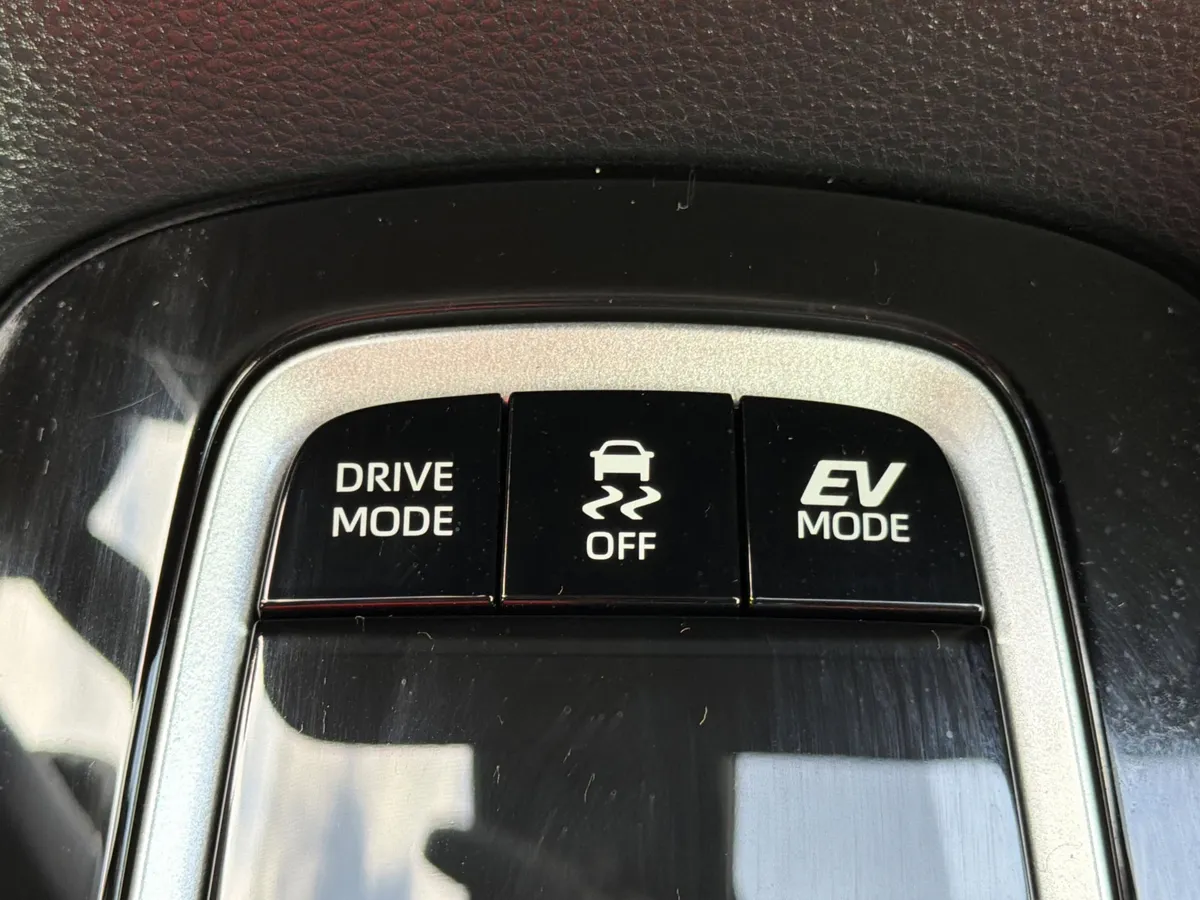 2025 Toyota Corolla Hybrid LE thumbnail 20