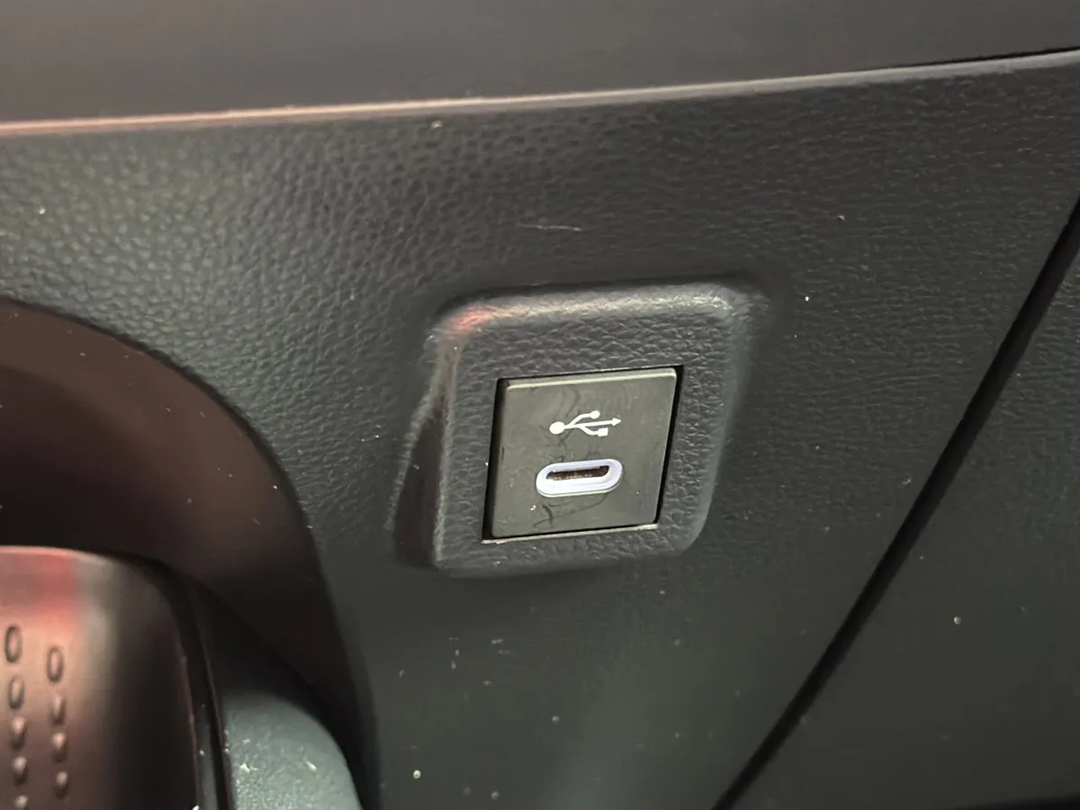2025 Toyota Corolla Hybrid LE thumbnail 22