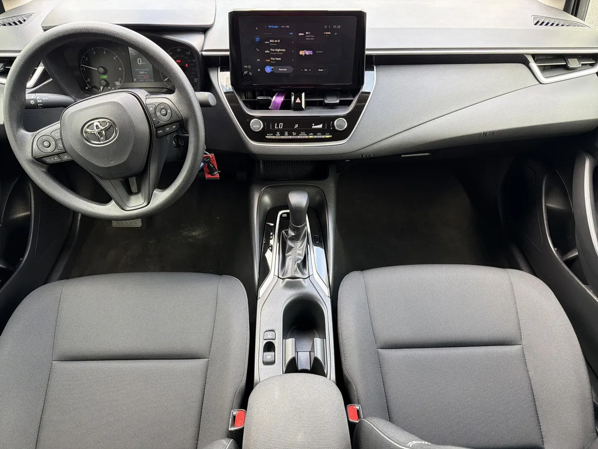 2025 Toyota Corolla Hybrid LE thumbnail 27