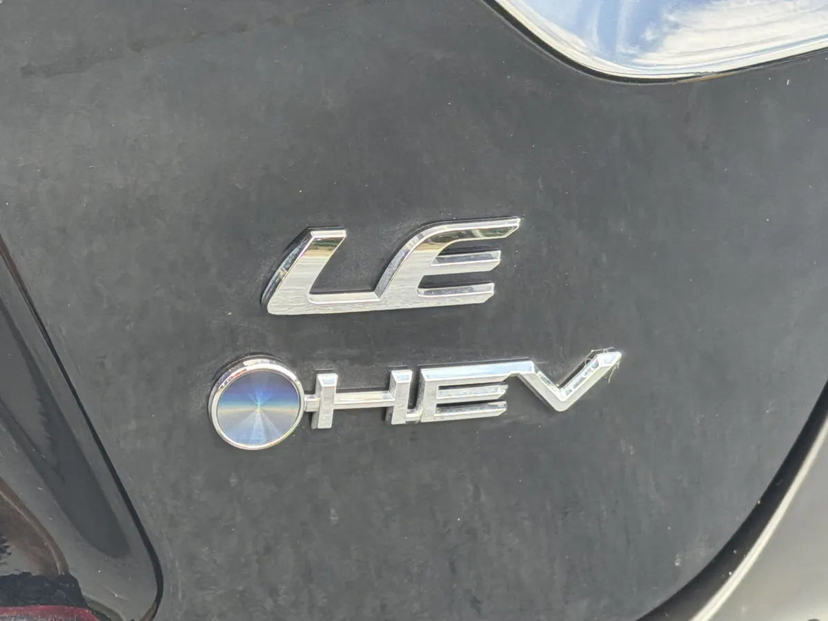 2025 Toyota Corolla Hybrid LE thumbnail 31