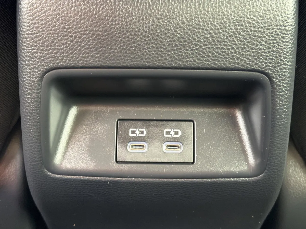 2025 Toyota Corolla Hybrid LE thumbnail 9
