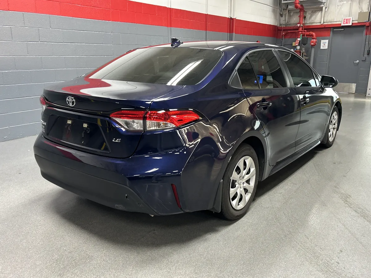 2025 Toyota Corolla LE thumbnail 10