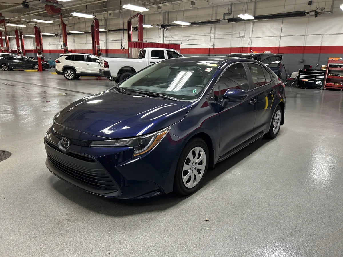 2025 Toyota Corolla LE thumbnail 5