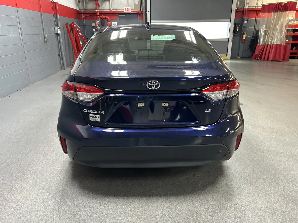 2025 Toyota Corolla LE thumbnail 9