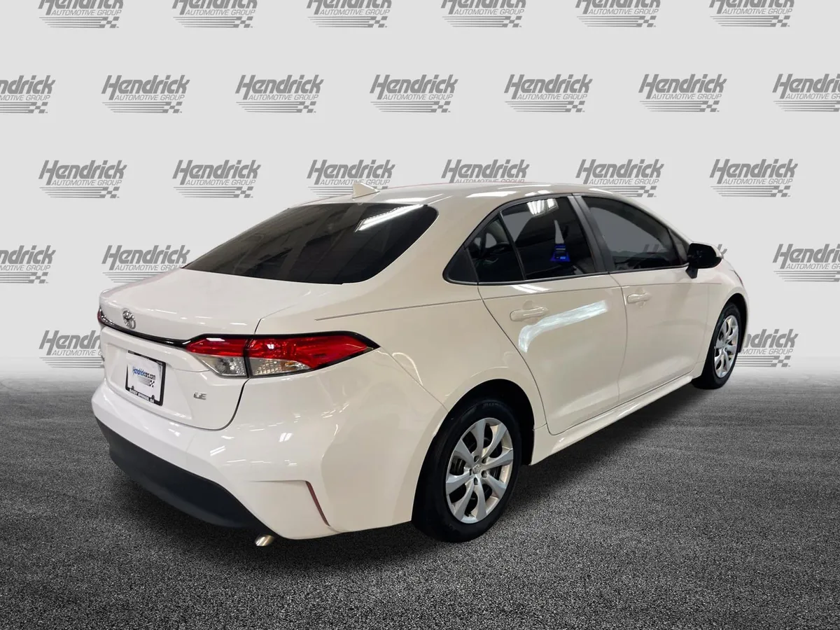 2025 Toyota Corolla LE thumbnail 10