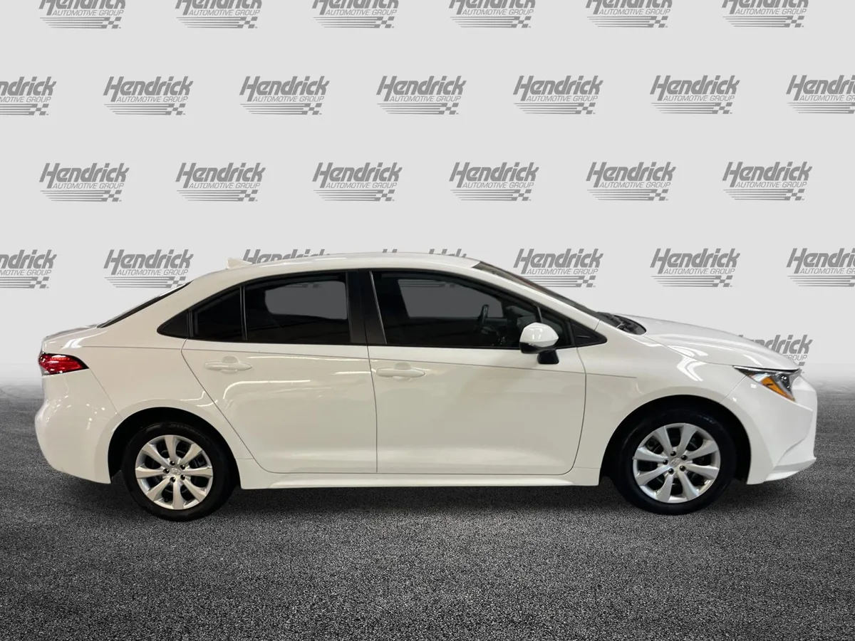2025 Toyota Corolla LE thumbnail 11
