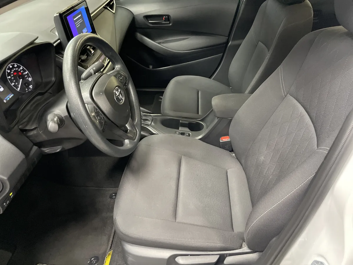 2025 Toyota Corolla LE thumbnail 16
