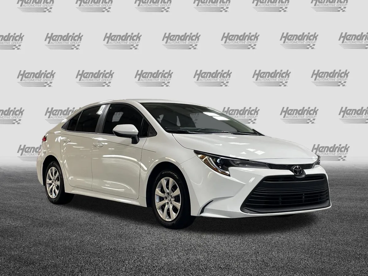 2025 Toyota Corolla LE thumbnail 2