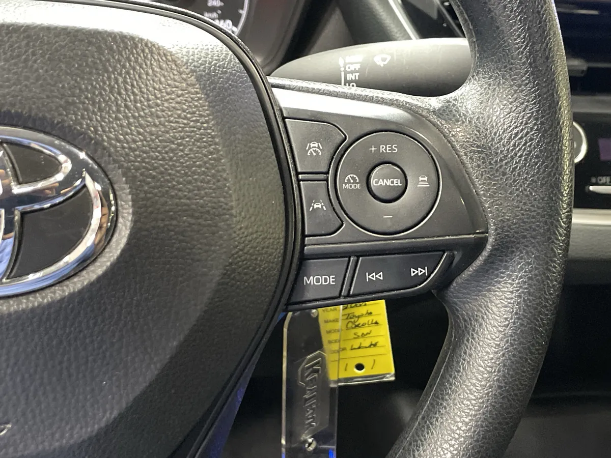 2025 Toyota Corolla LE thumbnail 20