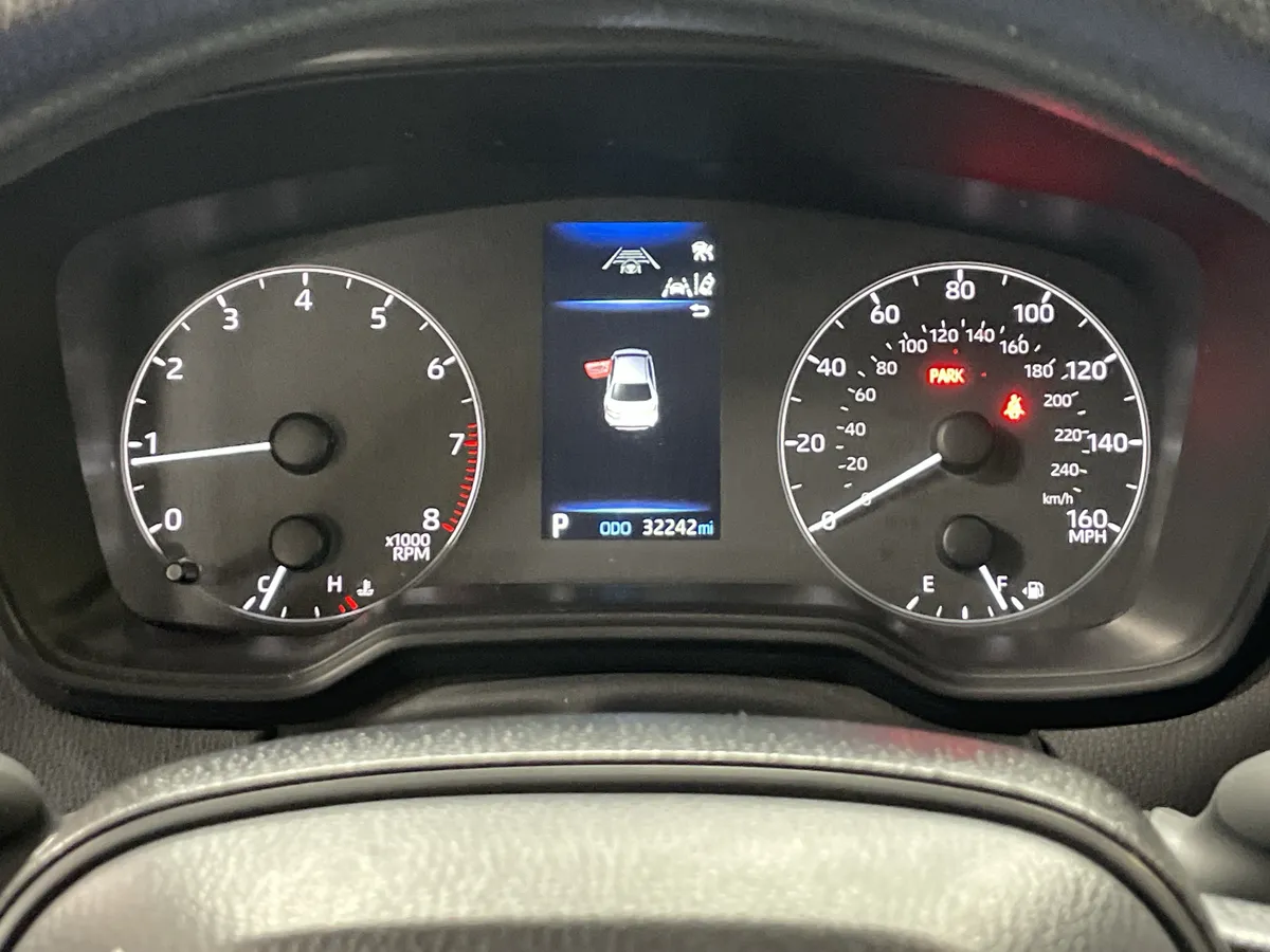 2025 Toyota Corolla LE thumbnail 21