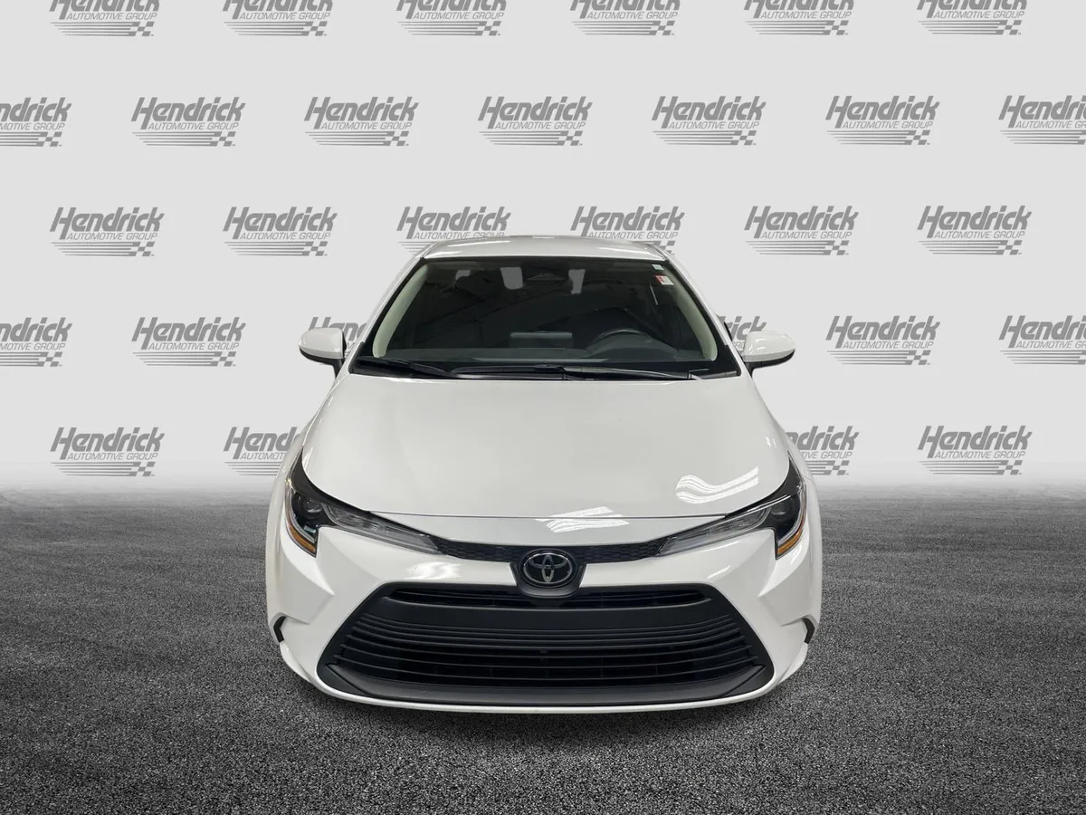 2025 Toyota Corolla LE thumbnail 3