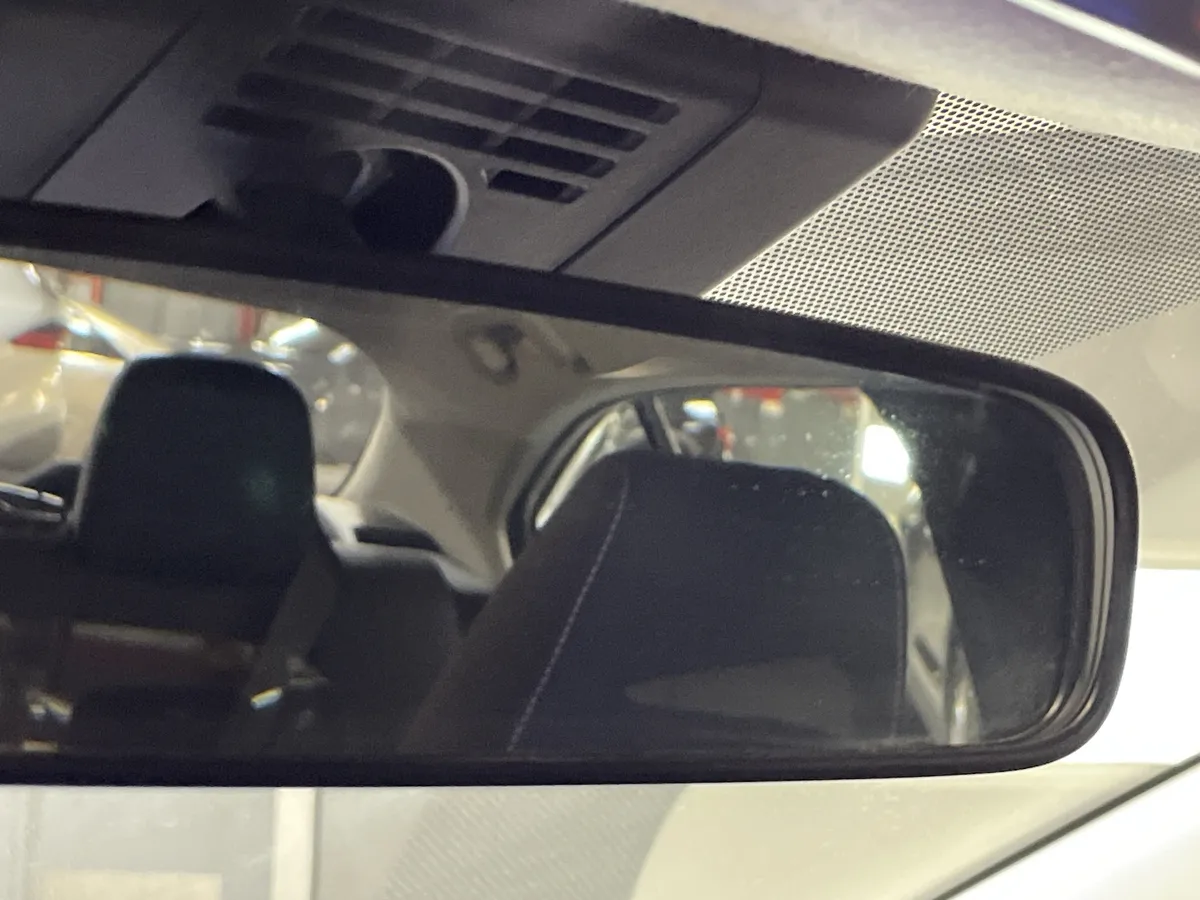 2025 Toyota Corolla LE thumbnail 30
