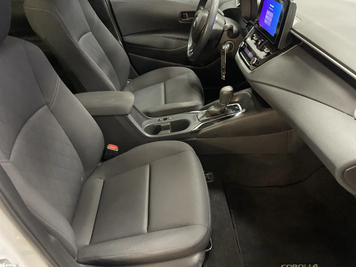 2025 Toyota Corolla LE thumbnail 34