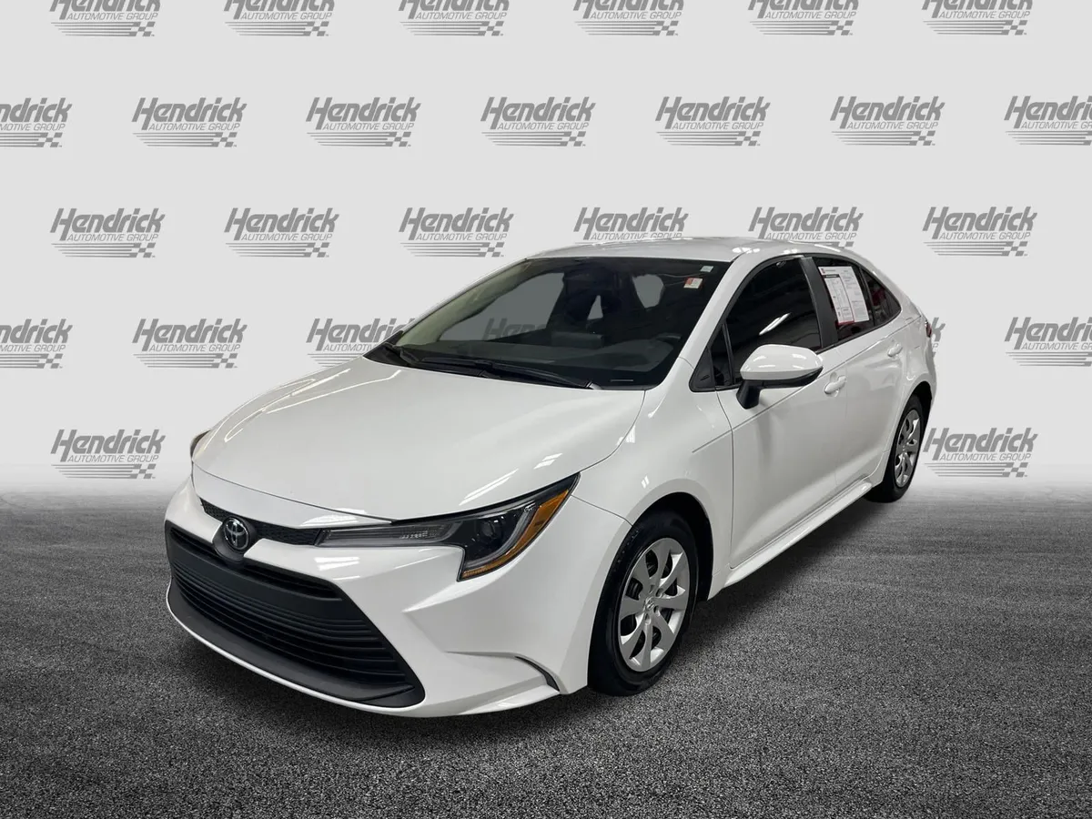 2025 Toyota Corolla LE thumbnail 5