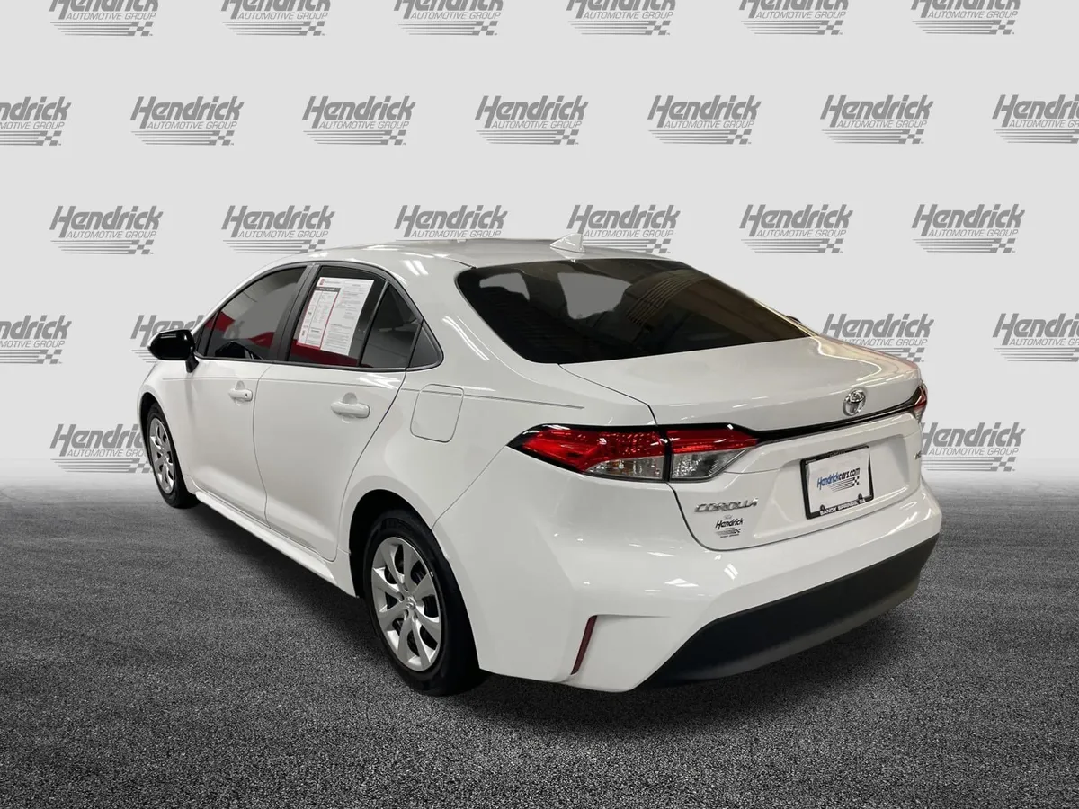 2025 Toyota Corolla LE thumbnail 8
