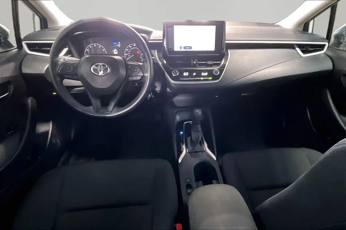 2025 Toyota Corolla LE thumbnail 16
