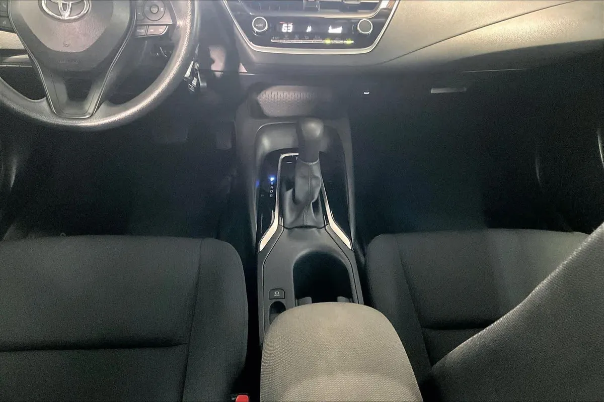2025 Toyota Corolla LE thumbnail 17