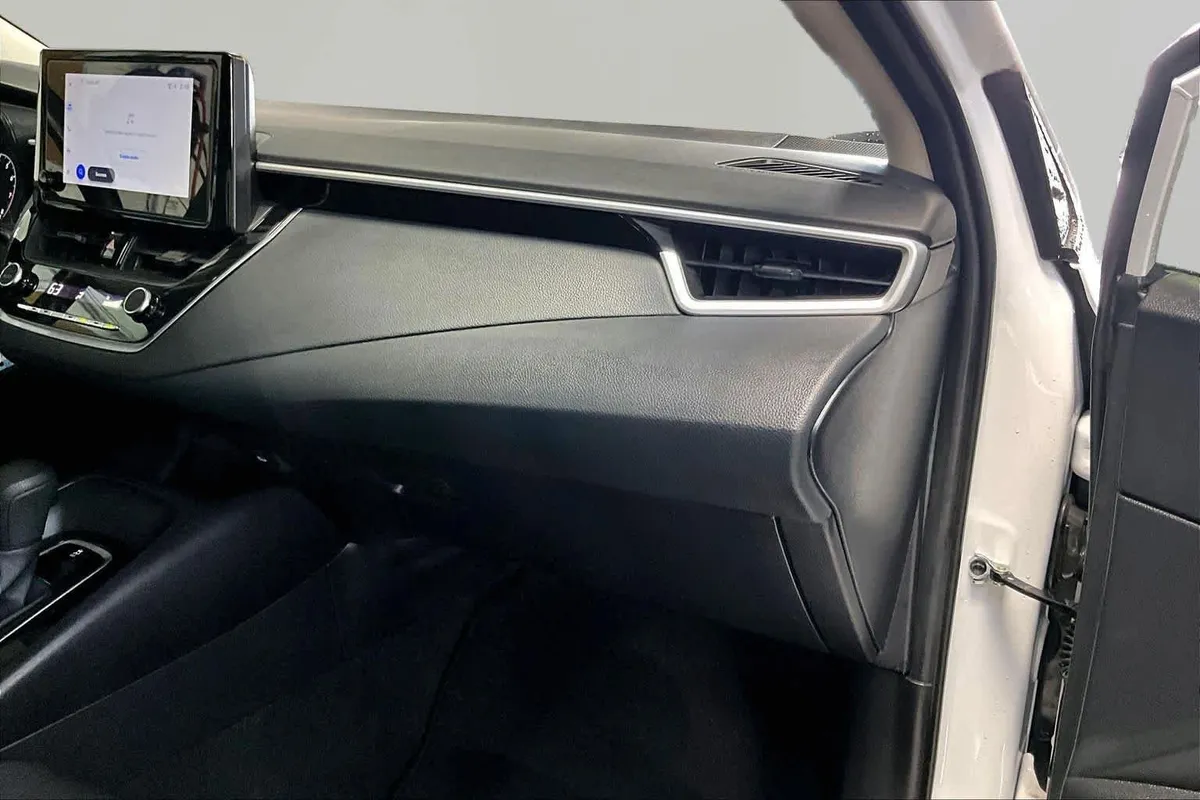 2025 Toyota Corolla LE thumbnail 19