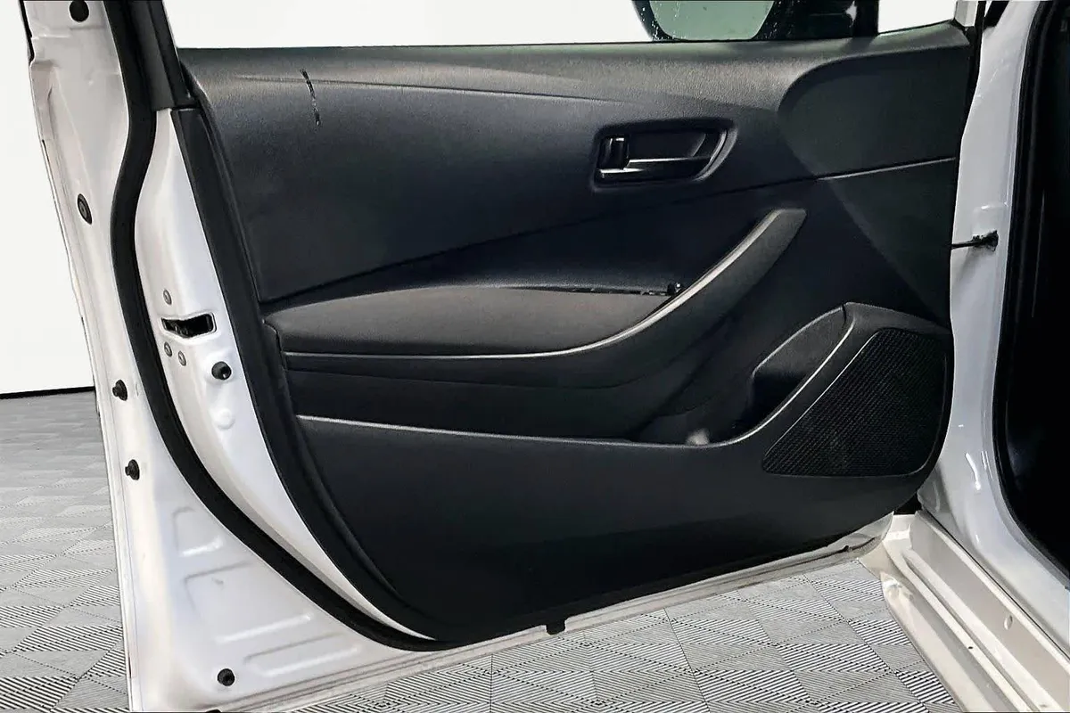 2025 Toyota Corolla LE thumbnail 22