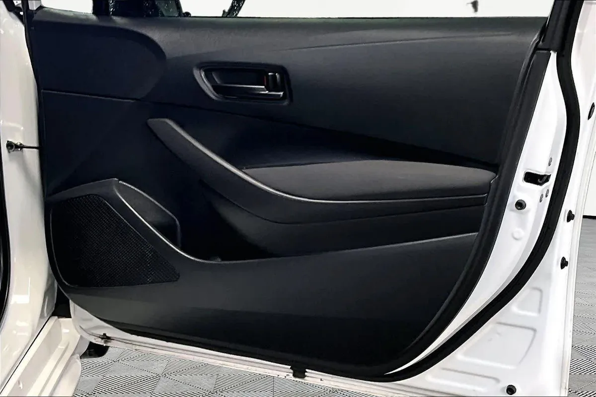 2025 Toyota Corolla LE thumbnail 23