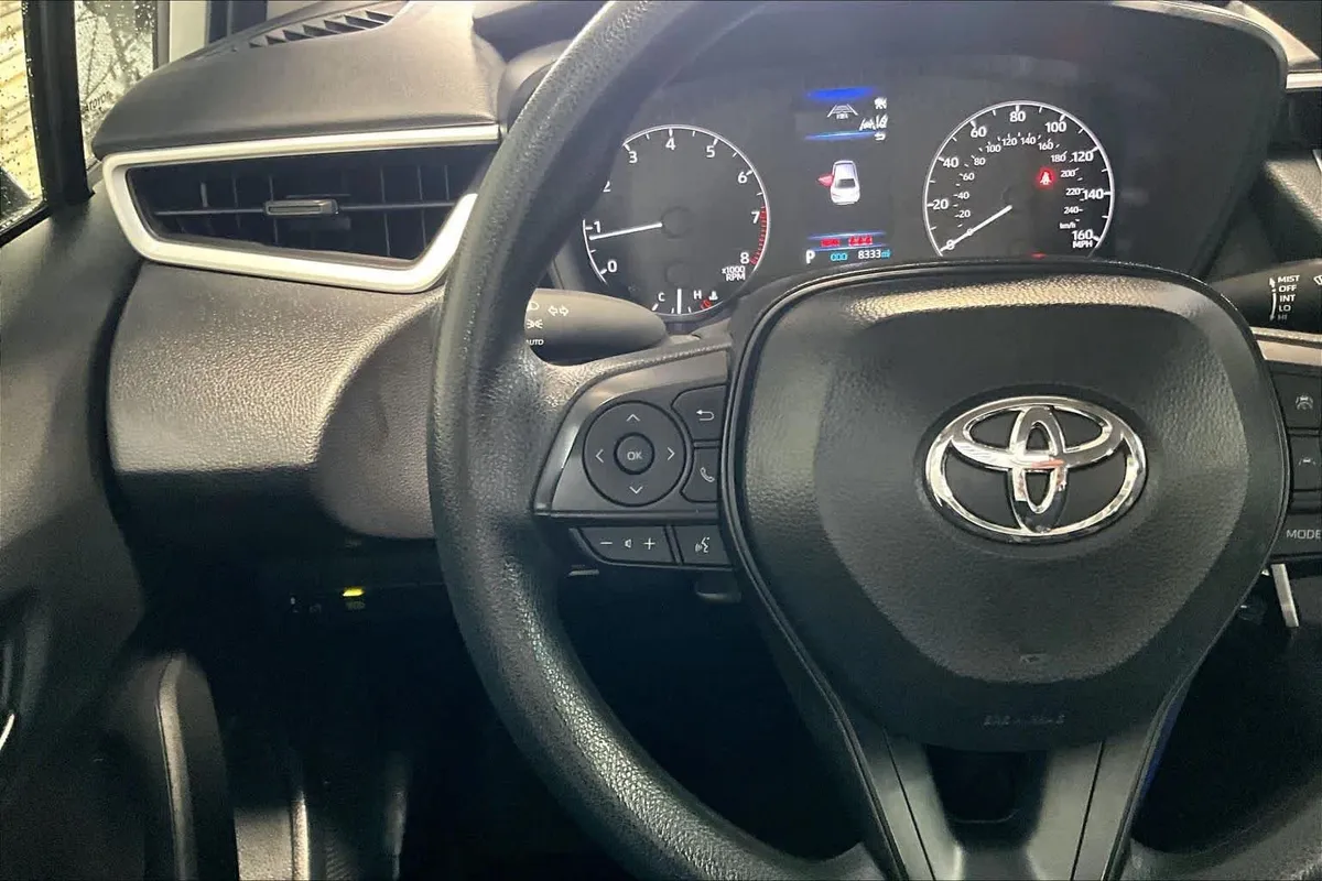 2025 Toyota Corolla LE thumbnail 24
