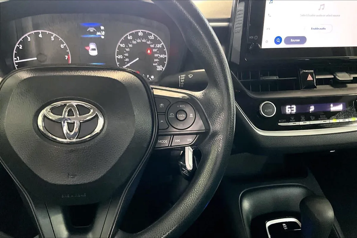 2025 Toyota Corolla LE thumbnail 25