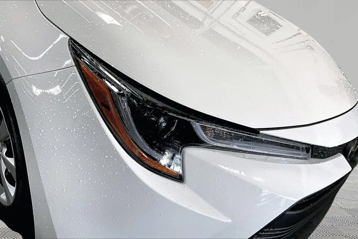 2025 Toyota Corolla LE thumbnail 28