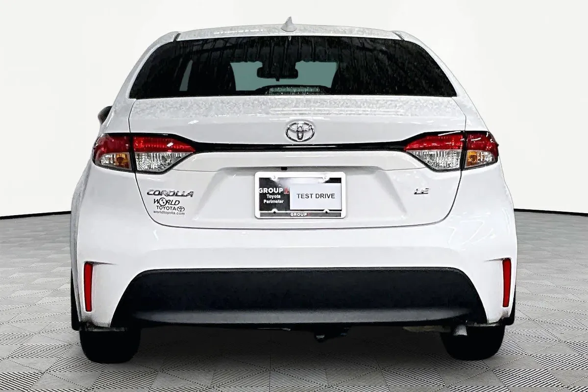 2025 Toyota Corolla LE thumbnail 5