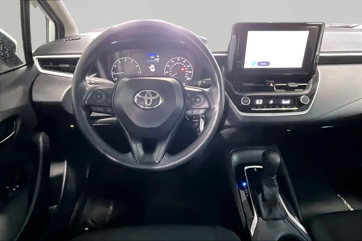 2025 Toyota Corolla LE thumbnail 6