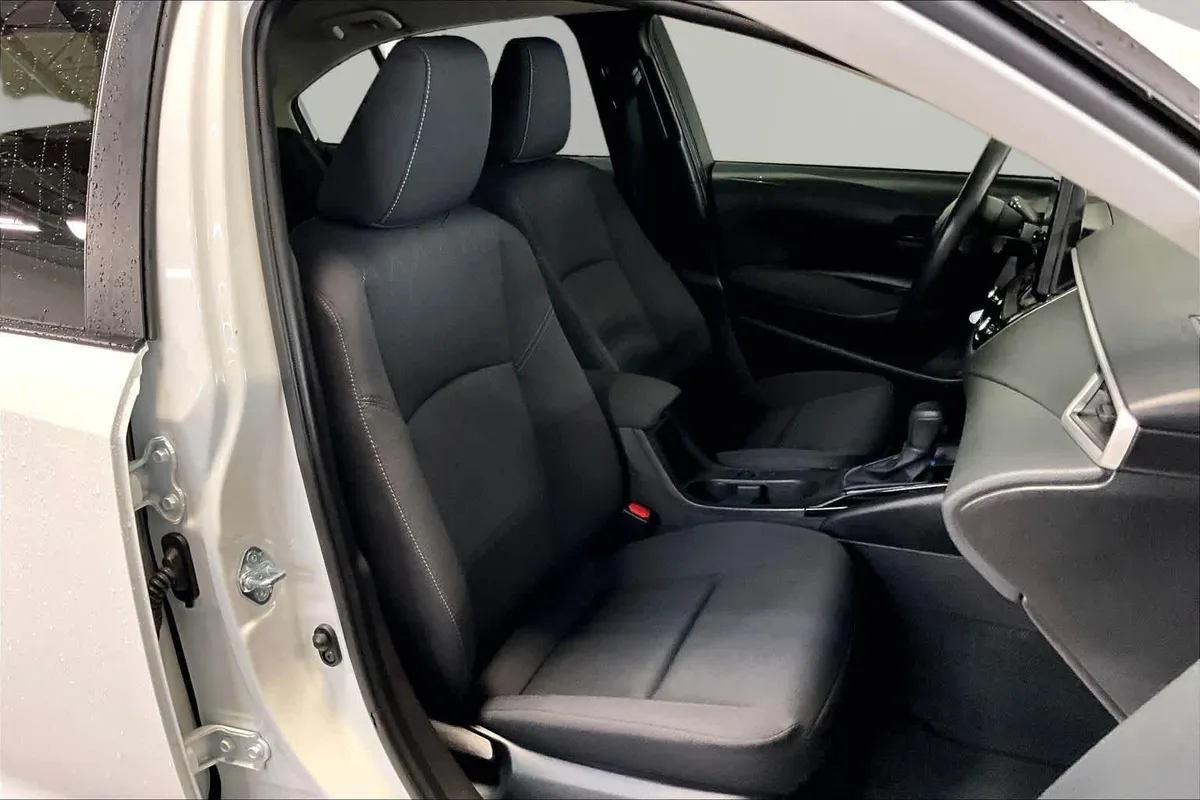 2025 Toyota Corolla LE thumbnail 9
