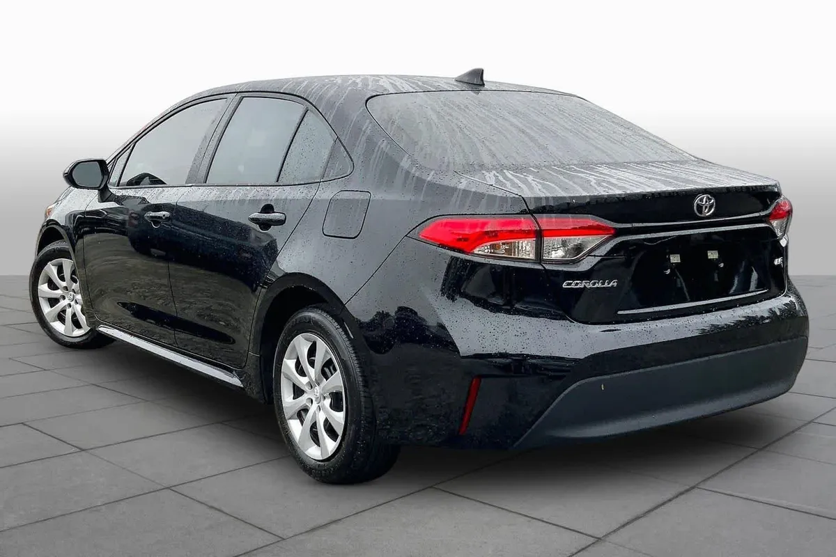 2025 Toyota Corolla LE thumbnail 13