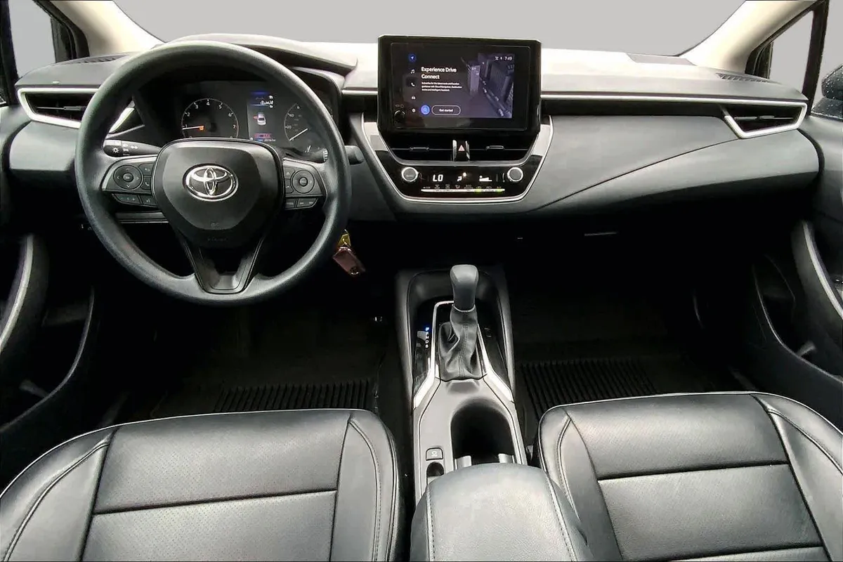 2025 Toyota Corolla LE thumbnail 16