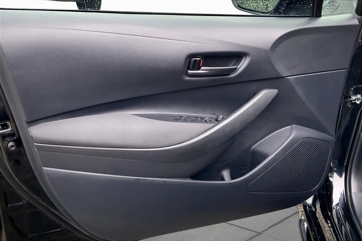 2025 Toyota Corolla LE thumbnail 22