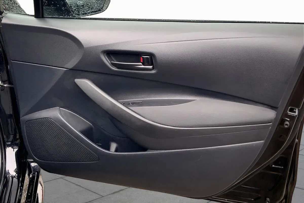 2025 Toyota Corolla LE thumbnail 23