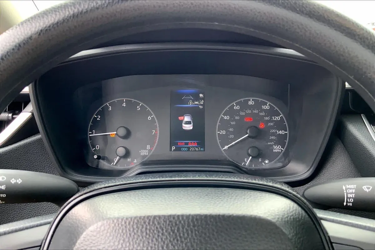 2025 Toyota Corolla LE thumbnail 26