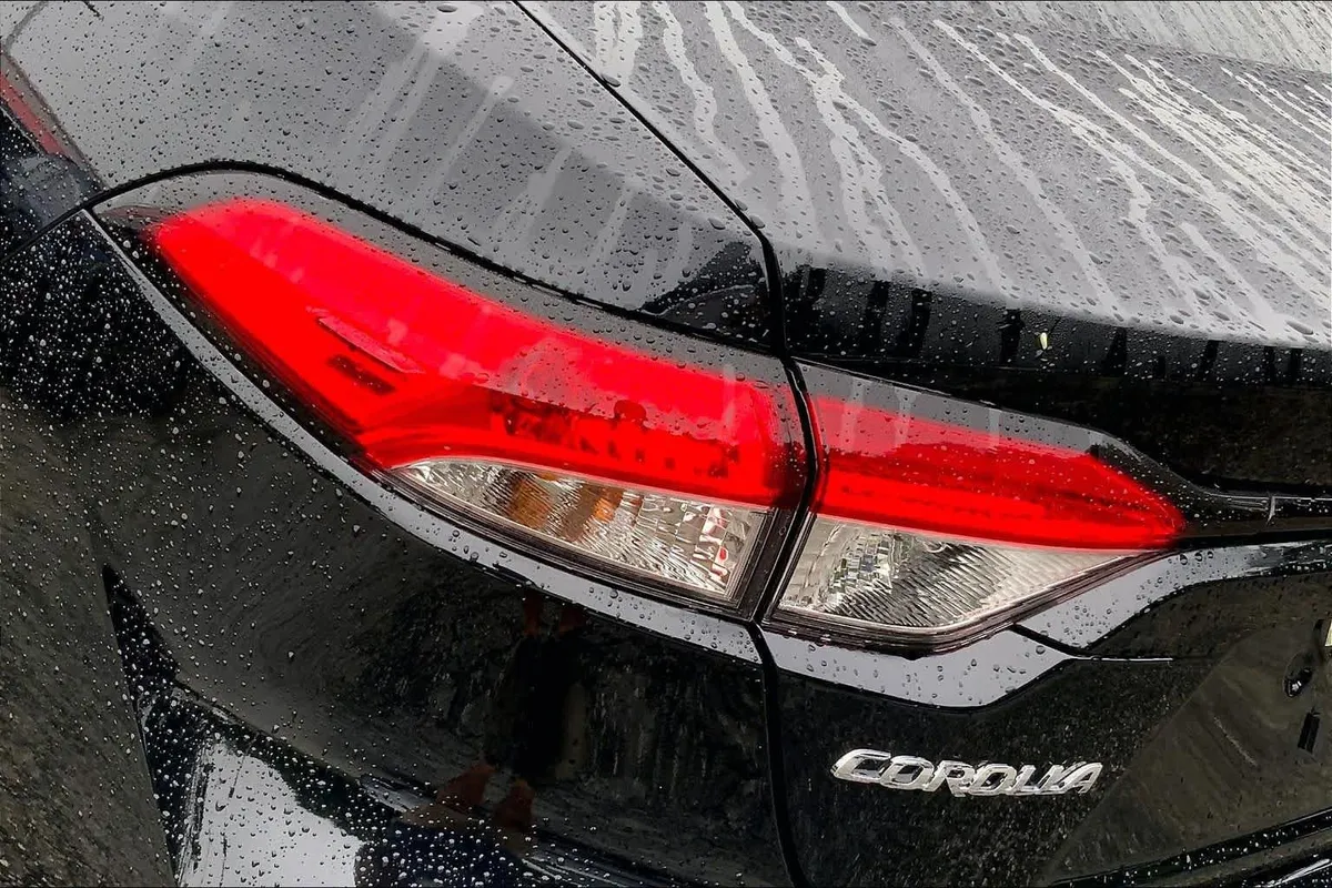 2025 Toyota Corolla LE thumbnail 28