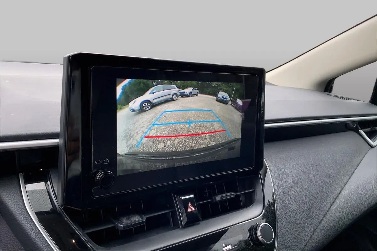 2025 Toyota Corolla LE thumbnail 29