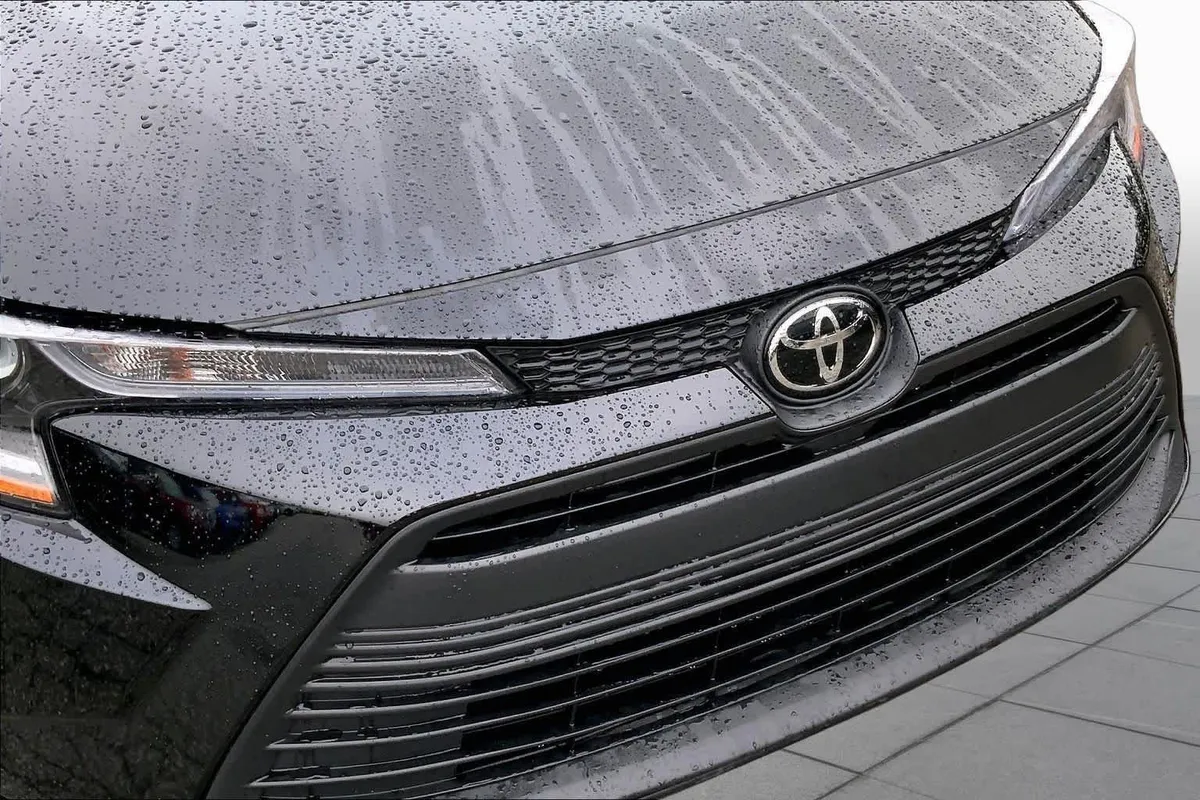 2025 Toyota Corolla LE thumbnail 30