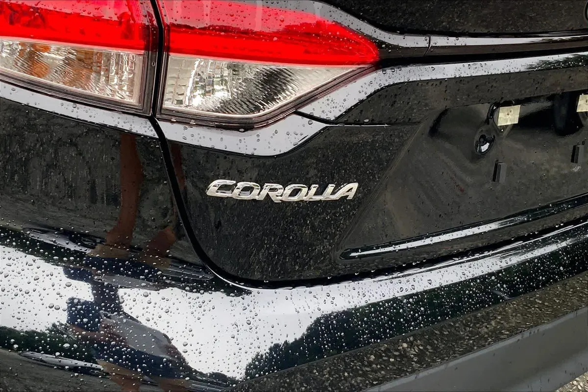 2025 Toyota Corolla LE thumbnail 31