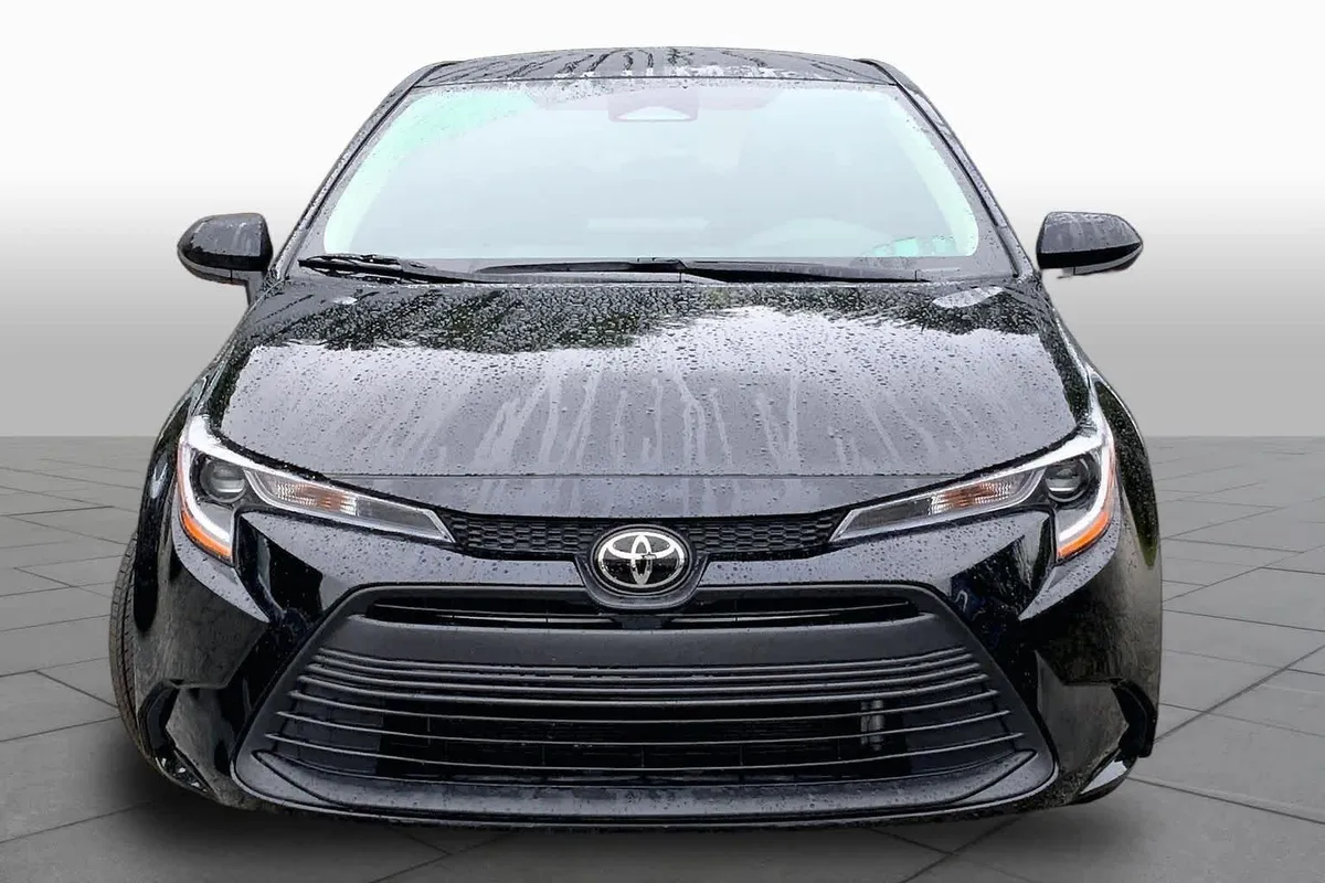 2025 Toyota Corolla LE thumbnail 5